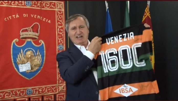 il-venezia-fc-realizza-una-maglia-speciale-per-i-1600-anni-della-citta