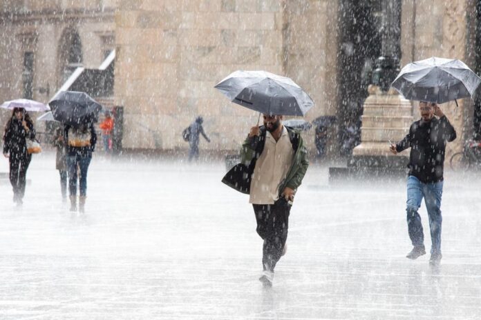 temporali-e-venti-di-burrasca-sull’italia,-allerta-meteo-oggi-in-13-regioni