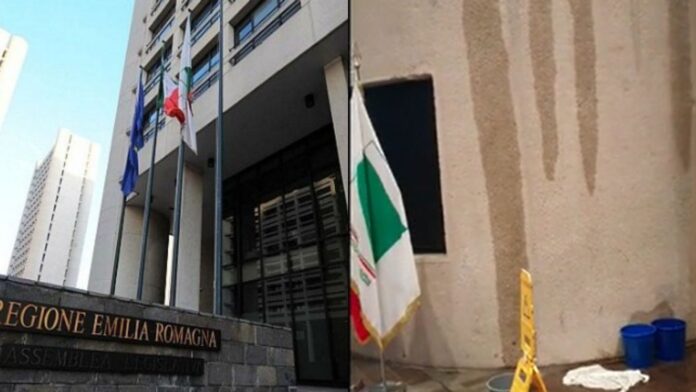 video-|-a-bologna-piove-anche-dentro-il-palazzo-della-regione