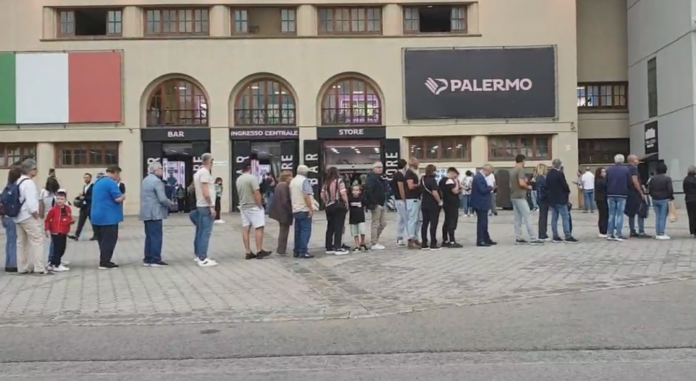 video|-tanti-in-fila-allo-stadio-di-palermo-per-l’omaggio-a-schillaci