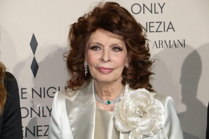 sophia-loren-compie-90-anni:-la-diva-italiana-senza-tempo-che-ha-stregato-hollywood