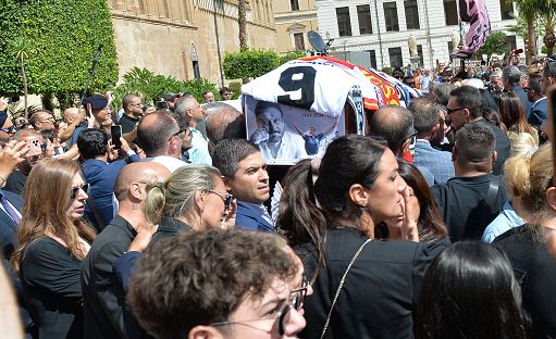 i-funerali-di-schillaci-a-palermo:-“totò,-sei-in-squadra-in-paradiso”