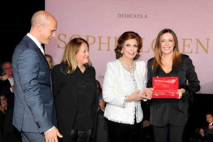 consegnata-a-sophia-loren-la-prima-‘chiave-di-cinecitta’