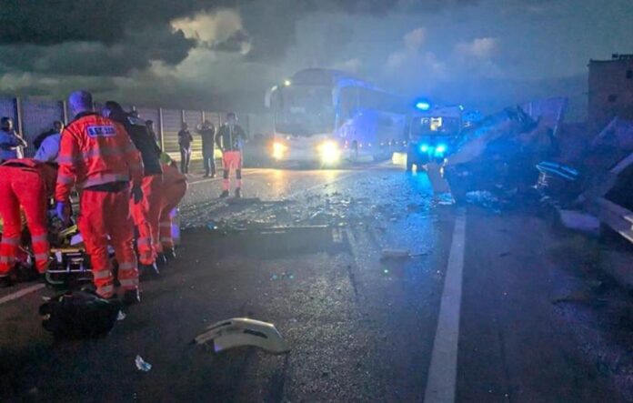 tragico-incidente-sulla-superstrada-del-gargano,-3-giovani-e-un-insegnante-le-vittime