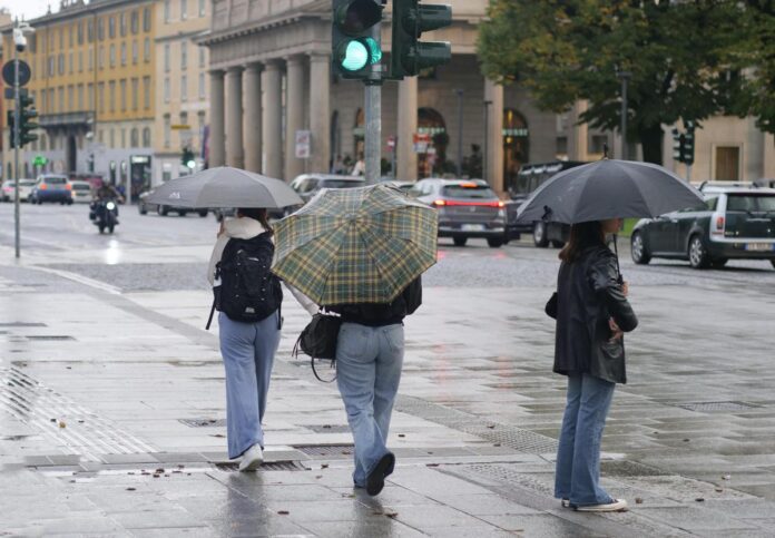 maltempo-in-tutta-italia:-allerta-rossa-in-lombardia-e-liguria,-arancione-per-7-regioni