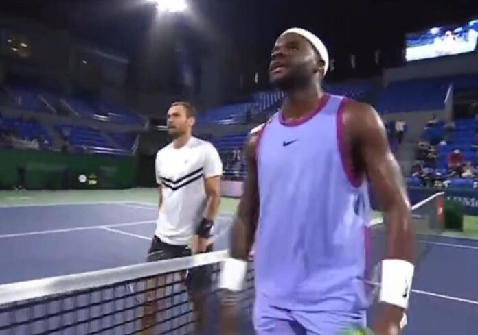 atp-shanghai,-tiafoe-furioso-con-l’arbitro:-raffica-di-‘vaffa’-–-video