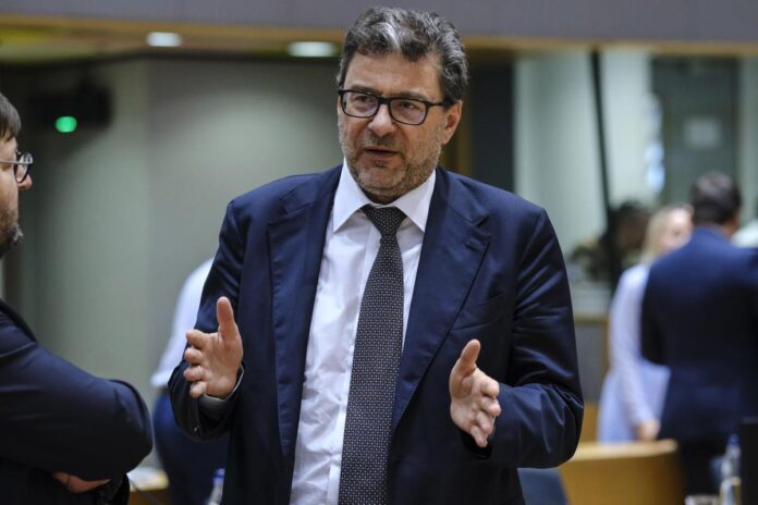 giorgetti:-“accise?-probabile-allineamento,-giu-per-benzina-e-su-per-gasolio”