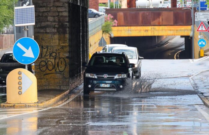 allerta-meteo-rossa-oggi-in-lombardia,-pioggia-al-nord-e-italia-divisa